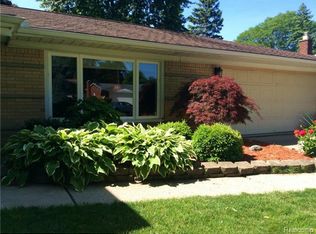 34227 Grove Dr, Livonia, MI 48154