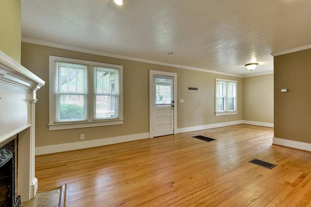 2 bed, 1295 sqft, $2,500 — Photo 3