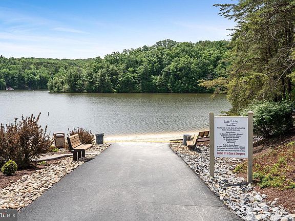 3rd image of 210 Woods Dr