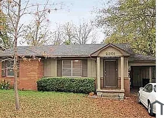 2301 Plume Dr — Photo 1
