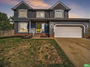 16814 L Cir, Omaha, NE 68135