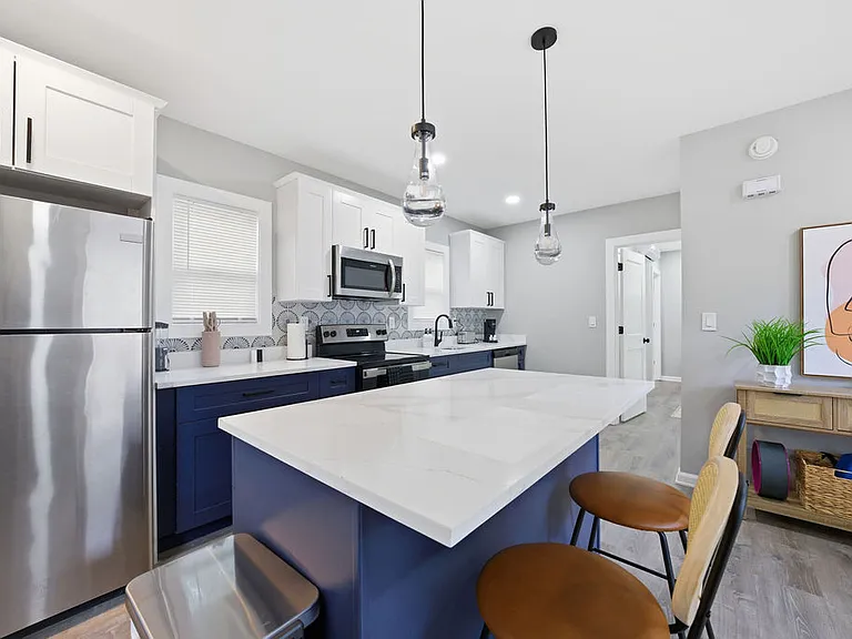 1114 Oakland Dr SW #B — Photo 2