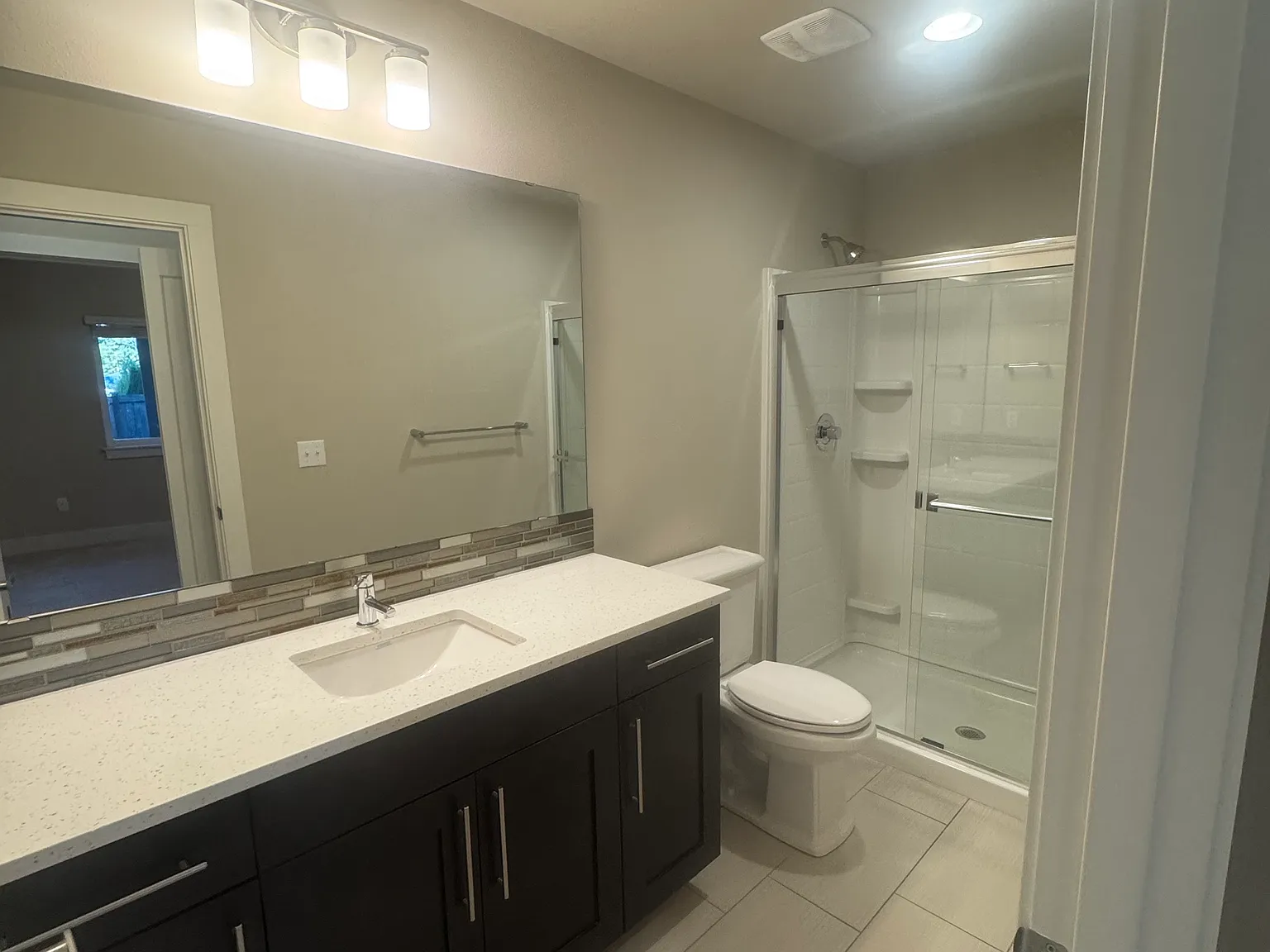 4 bed, 3.5 bath, 2900 sqft, $3,950 — Photo 4