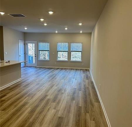 3rd image of 17 Beech Ln N