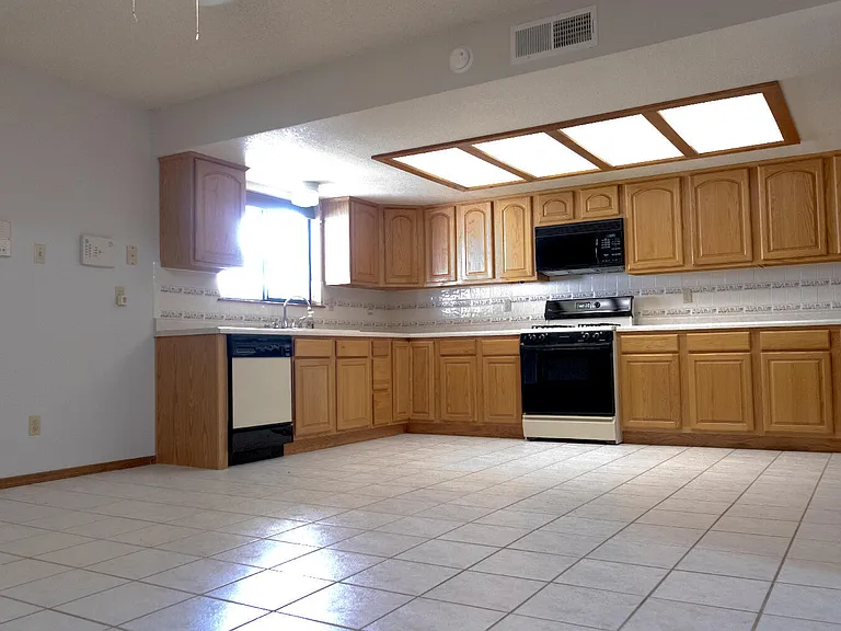 4521 R L Shoemaker Dr — Photo 4