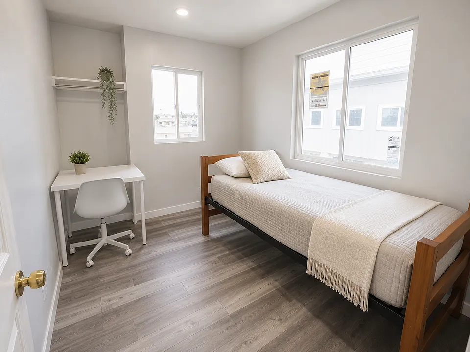 1036 1/2 W 39th Pl #1036