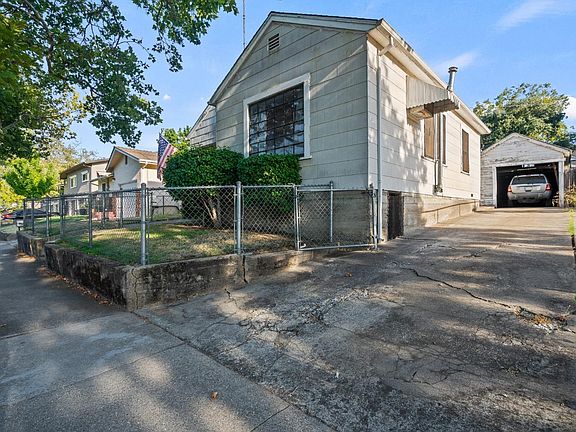 2nd image of 827 Main St