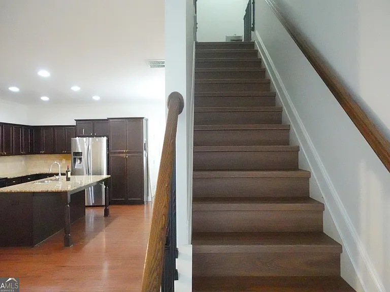 726 Garbrooke Dr — Photo 4