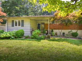 22 Midway Rd, Chestnut Ridge, NY 10977