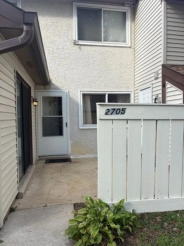 2 bed, 1.5 bath, 1268 sqft, $1,950 — Photo 1