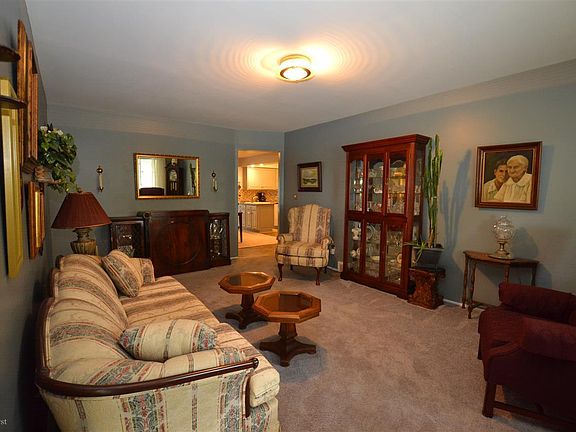 4th image of 27727 Yvette Dr