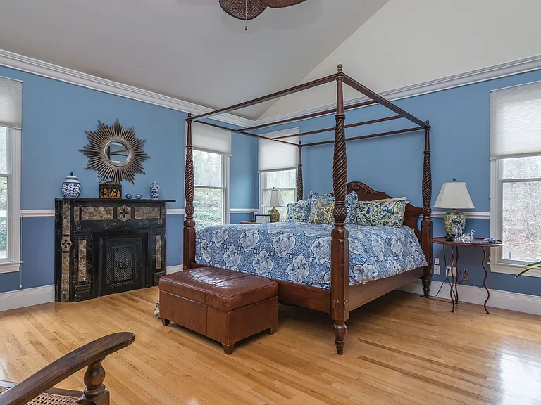 56 Glenview Dr — Photo 11