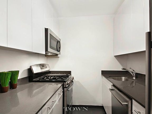 4th image of 7 E 14th St APT 315