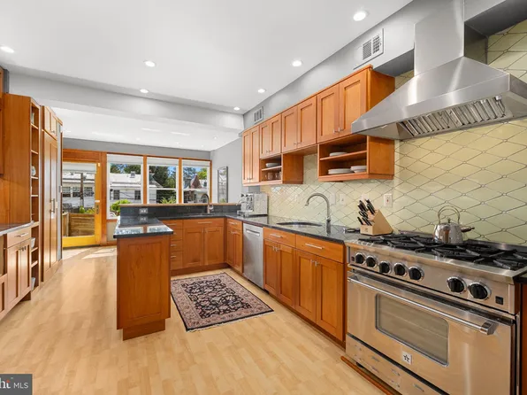 1748 Kenyon St NW, Washington, DC 20010
