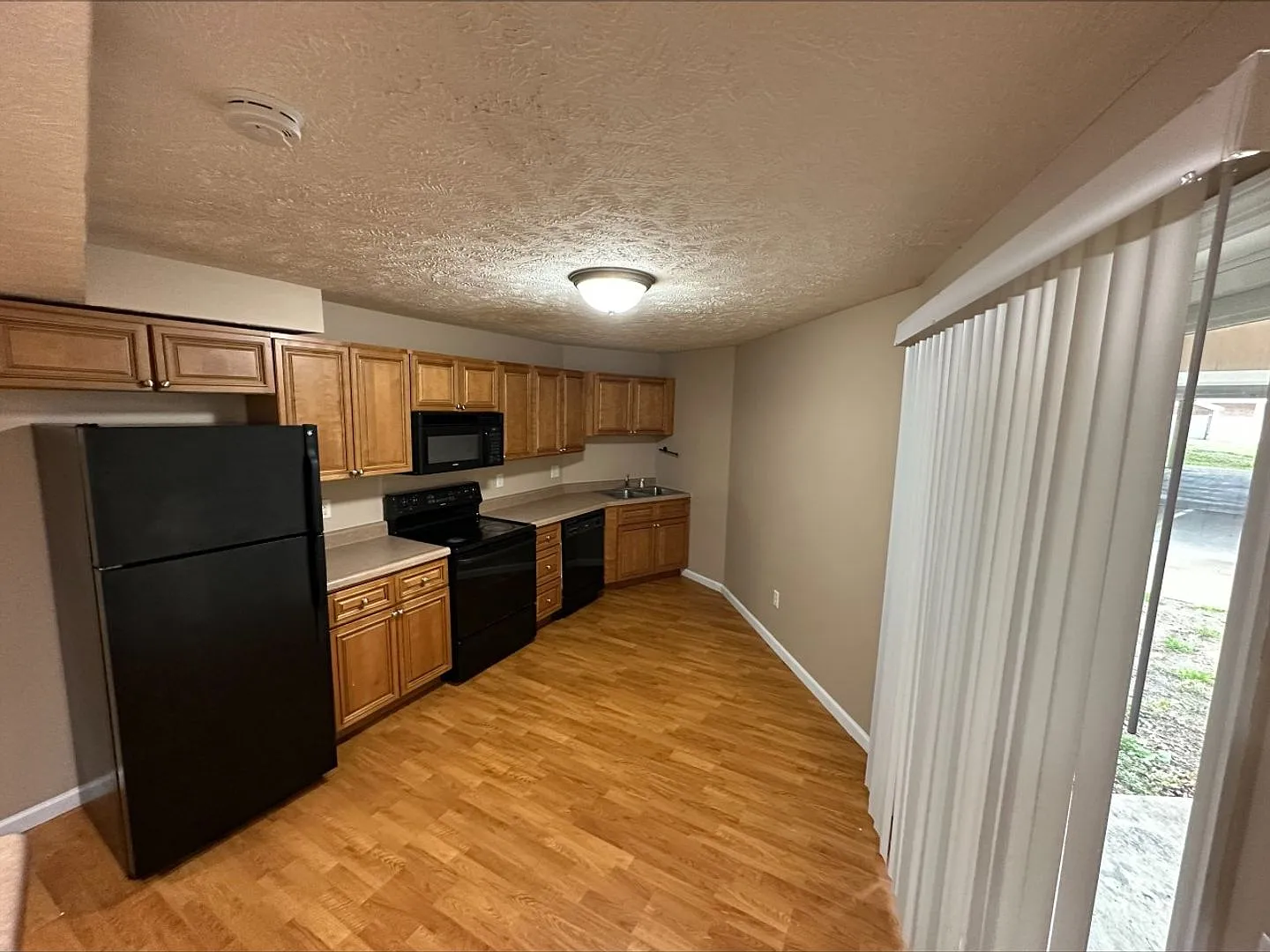 401 S Busey Ave — Photo 2