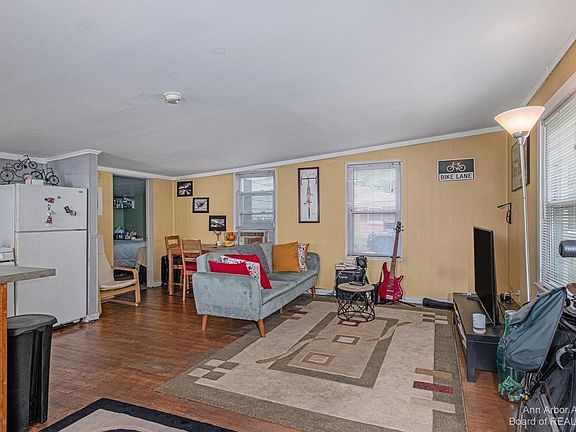 4th image of 2128-2130 Tremmel Ave