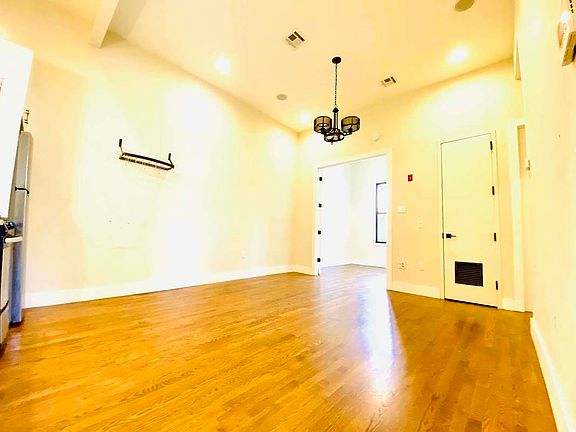 2nd image of 565 Evergreen Ave #1G