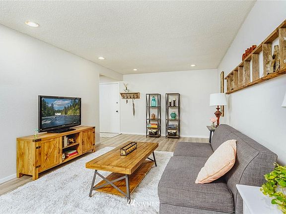 2nd image of 831 126th Pl NE APT B106