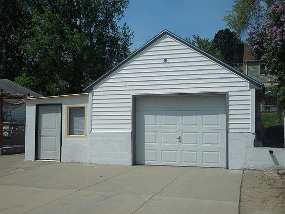 2nd image of 582 Gentry Ave N