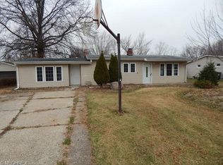 12102 National Dr, Grafton, OH 44044
