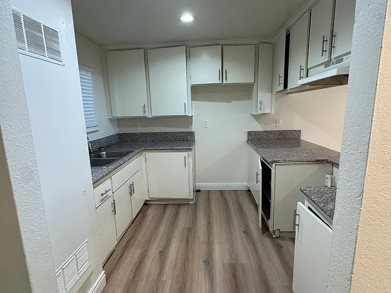 2741 Park Ave #7 — Photo 6