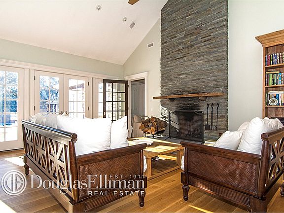 5th image of 8 Bayberry Ln