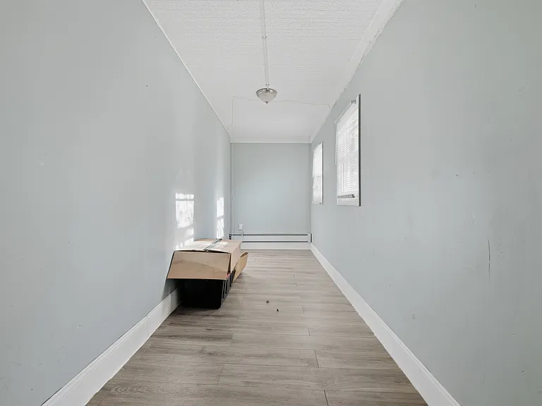 2 Oakland Ave — Photo 4
