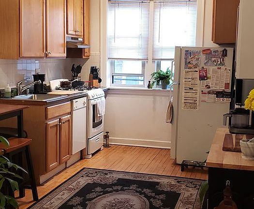 2nd image of 1729 W Thorndale Ave APT 2A