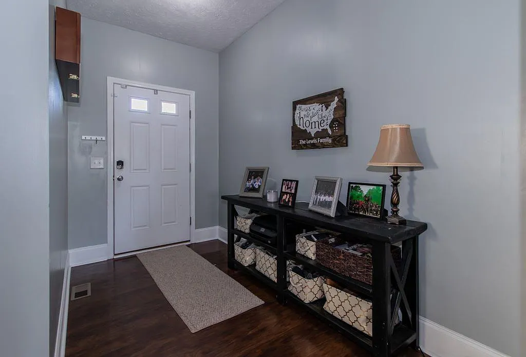 4 bed, 2.5 bath, $2,200 — Photo 2