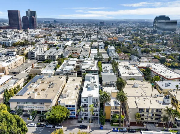 11952 Montana Ave APT 303, Los Angeles, CA 90049