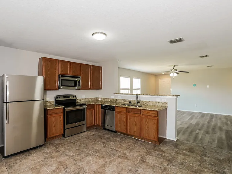 1520 Castle Ridge Rd — Photo 6