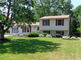 7845 Running Brook Ln, Cicero, NY 13039