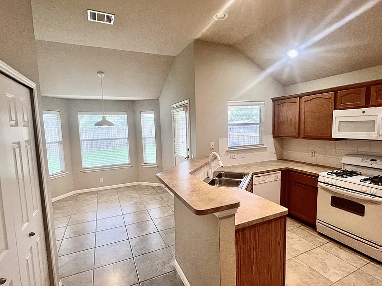 2509 Elara Dr — Photo 8
