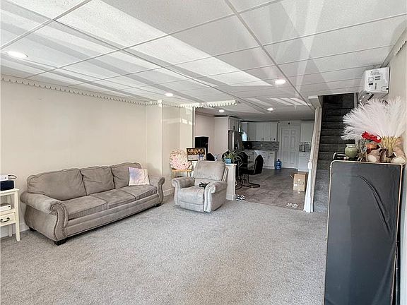 4th image of 215 Schuylkill Ave