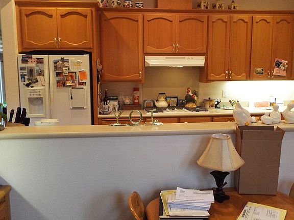 4th image of 525 Clinton Ct
