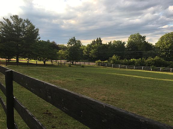 Compton Road in background.