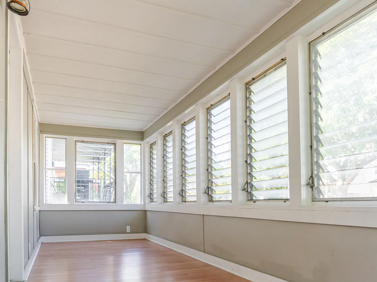 3 bed, 1.0 bath, 988 sqft, $1,700 — Photo 3