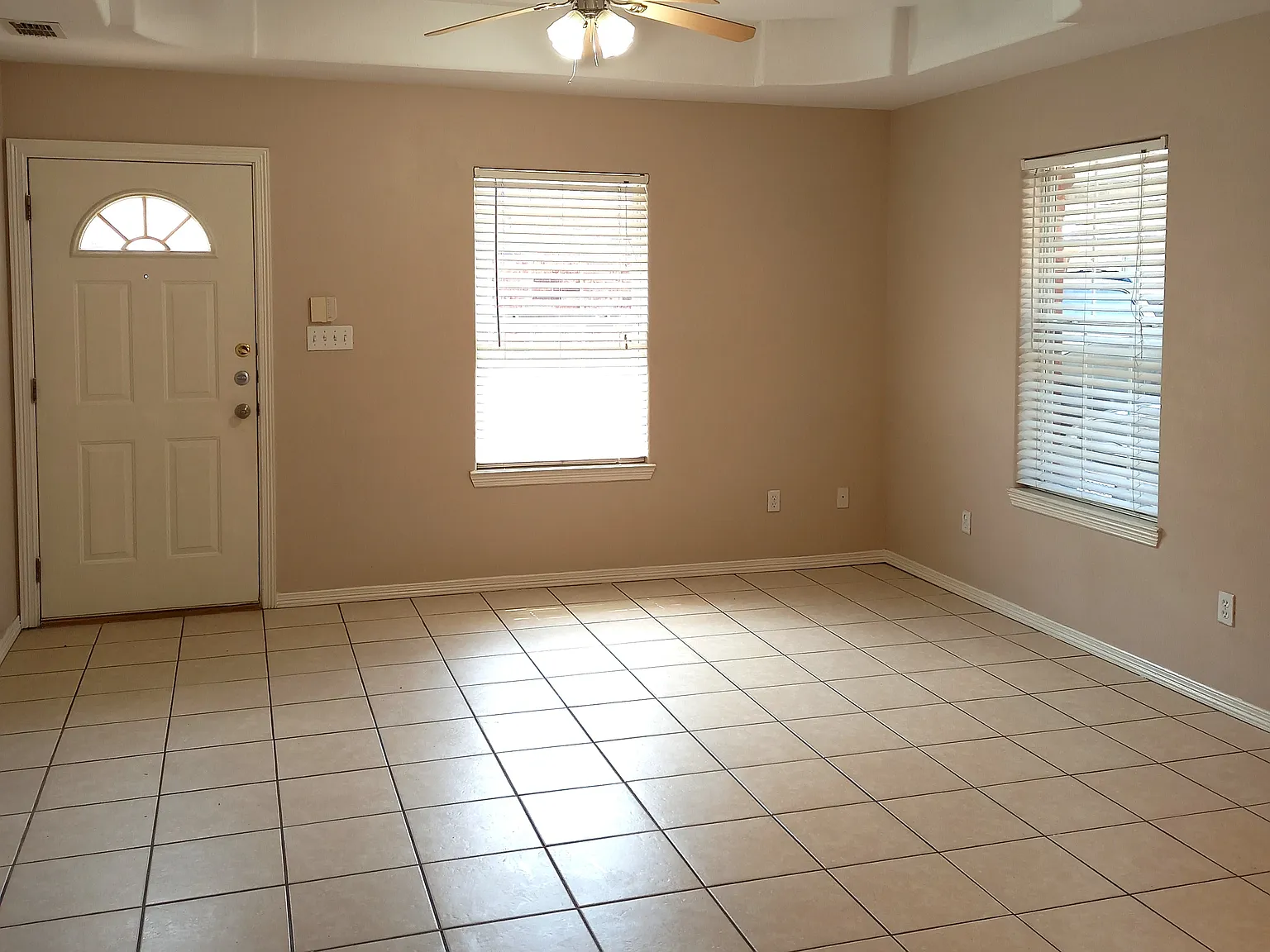 2 bed, 950 sqft, $800 — Photo 2