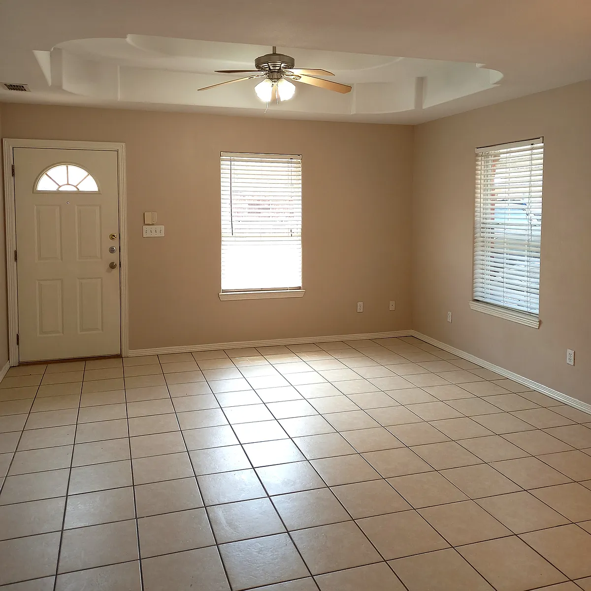 Building Photo - 715 S Dfw Dr #3