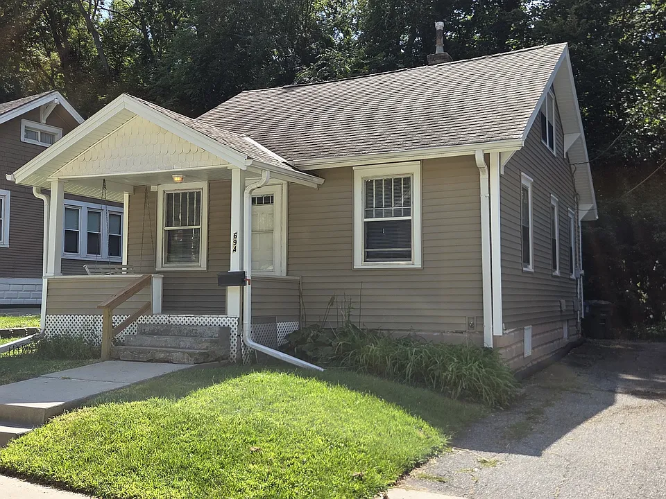 694 Franklin Ave