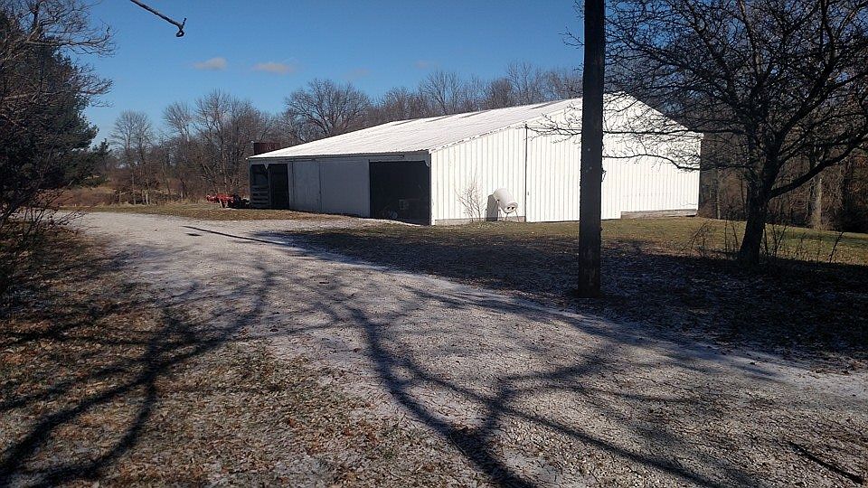 Pole barn