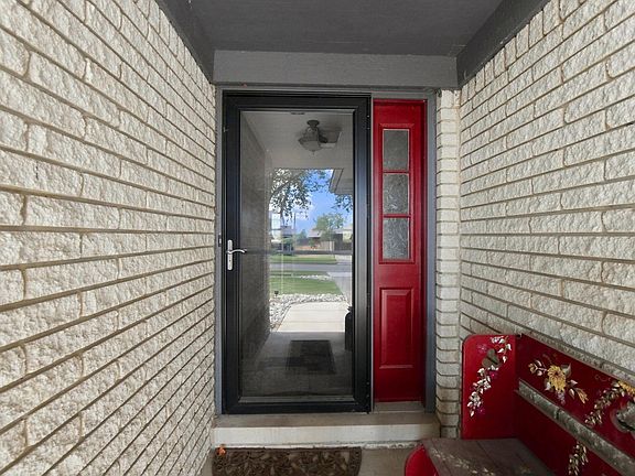 4th image of 35319 Maureen Dr