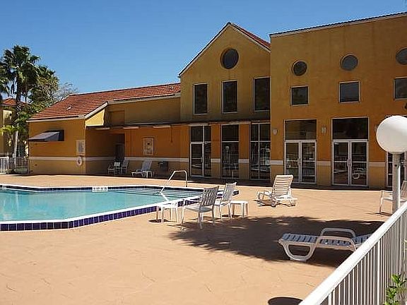 5th image of 3419 Winkler Ave APT 506