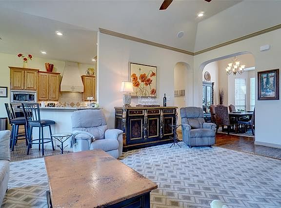 4th image of 13700 Old Oaks Ct