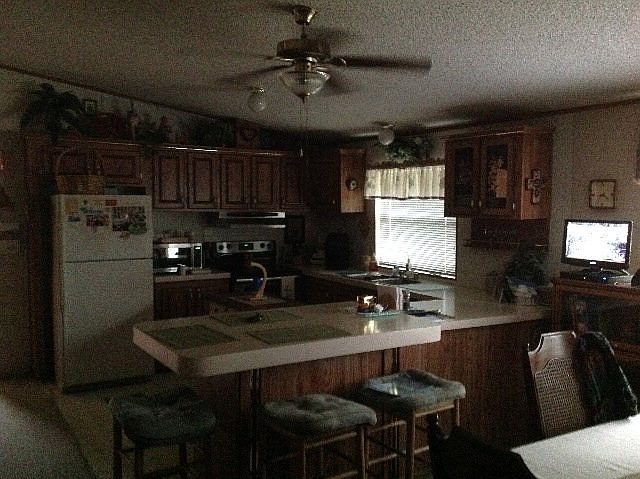 2nd image of 905 E 3rd St