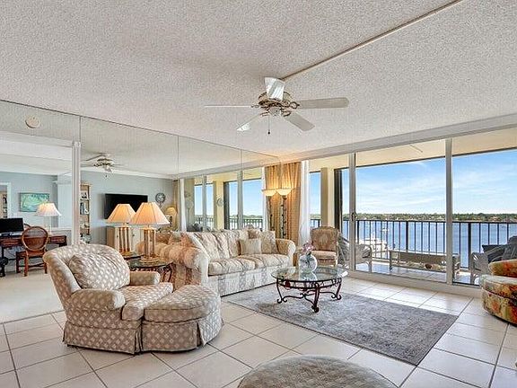 5th image of 132 Lakeshore #819