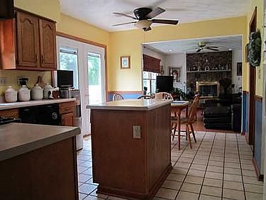 5th image of 170 Regal St