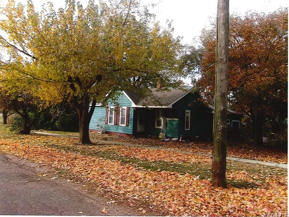 475 S Pearl St, Waverly, IL 62692