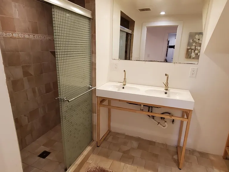 Bottom Bathroom.
