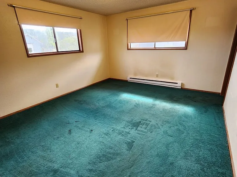 2412 Eureka Ave — Photo 15